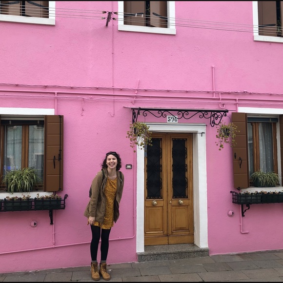 Meet your Posher, Elise - Picture 2 of 2